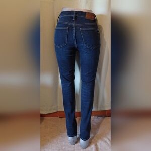 A Madewell 9" High-Rise Skinny Jeans in Davis Wash